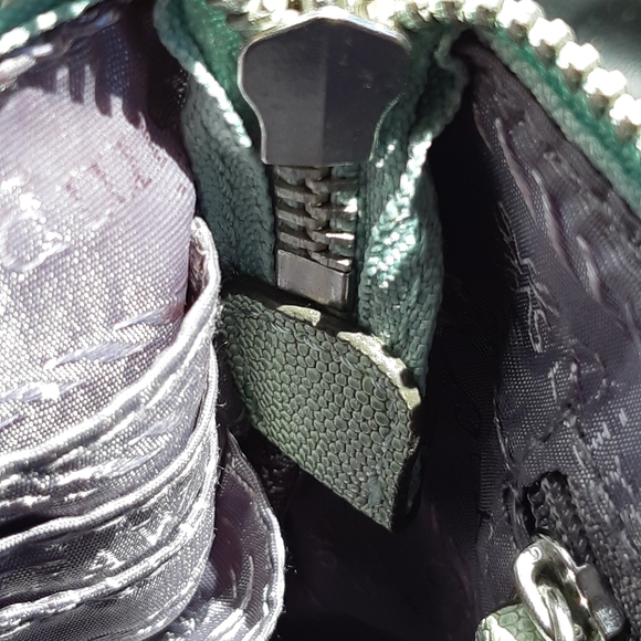 Vera Wang Wristlet Purse - Picture 5 of 9